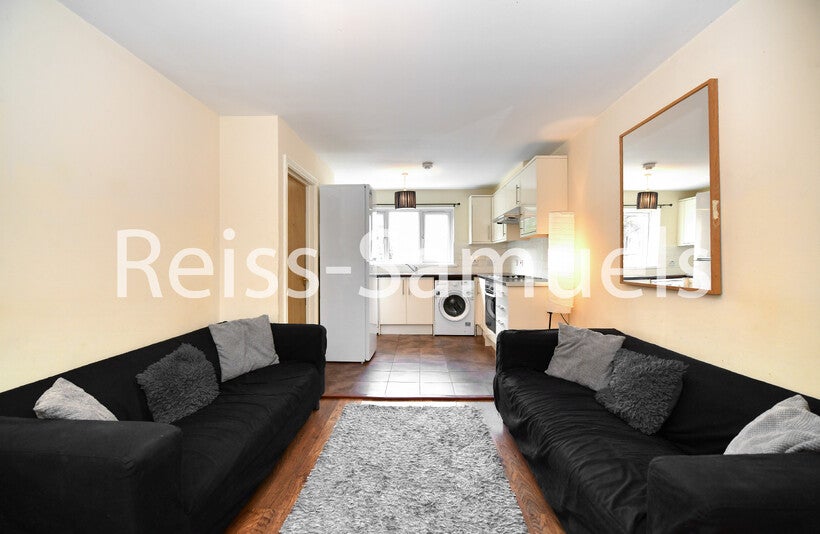Flat Ambassador Square in Greater London