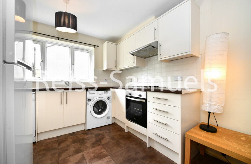 Flat Ambassador Square in Greater London
