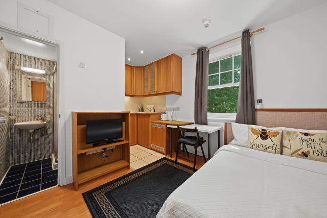 Flat Fulham Palace Road in Greater London