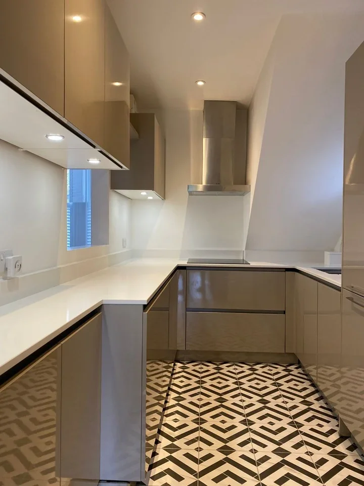 Flat Victoria Rise in Greater London