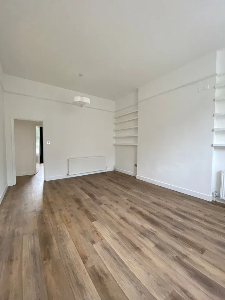 Flat Victoria Rise in Greater London