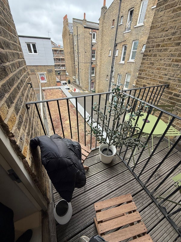 Room Coldharbour Lane in Greater London
