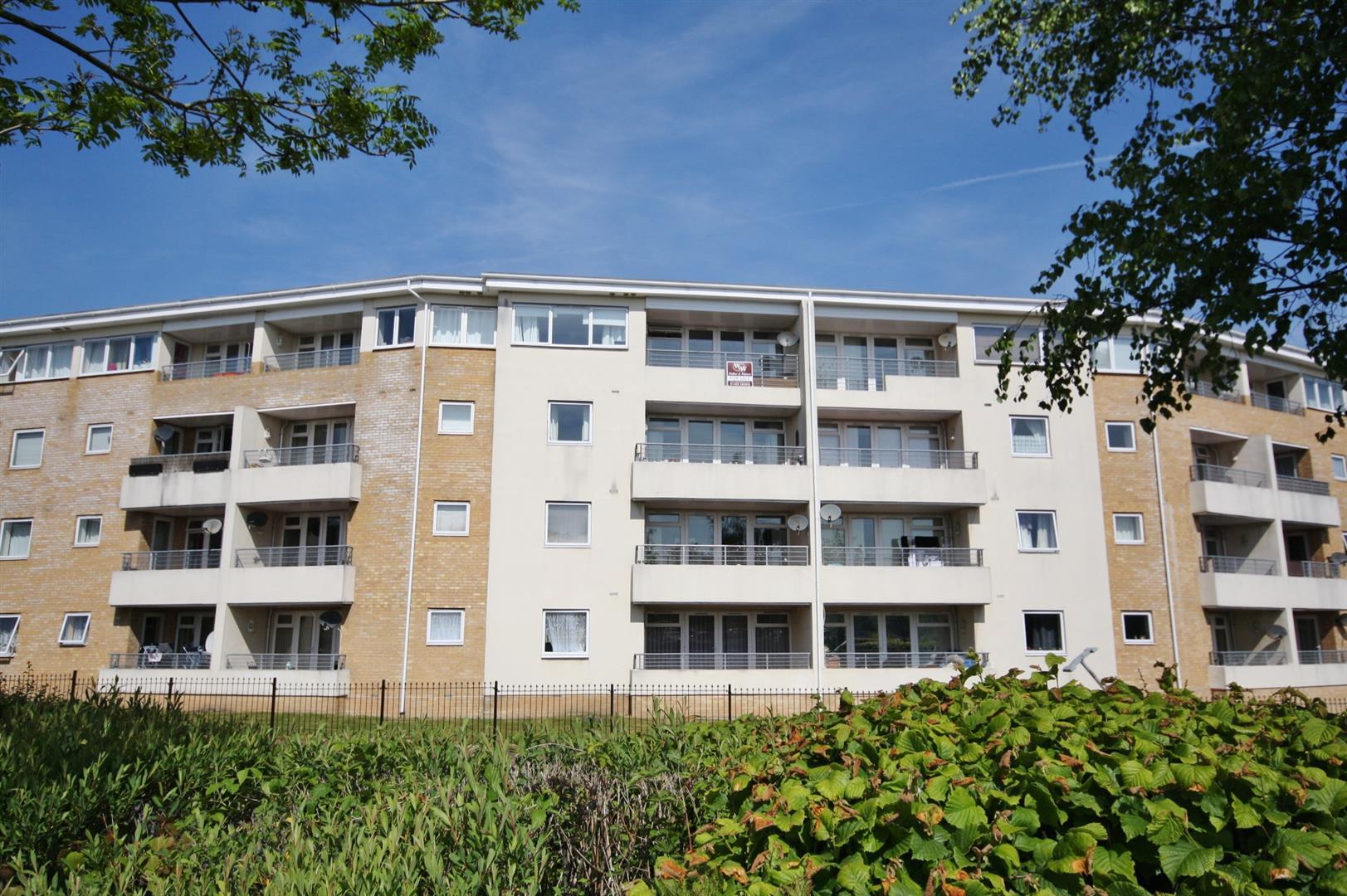 Flat Arbour Court in Fareham
