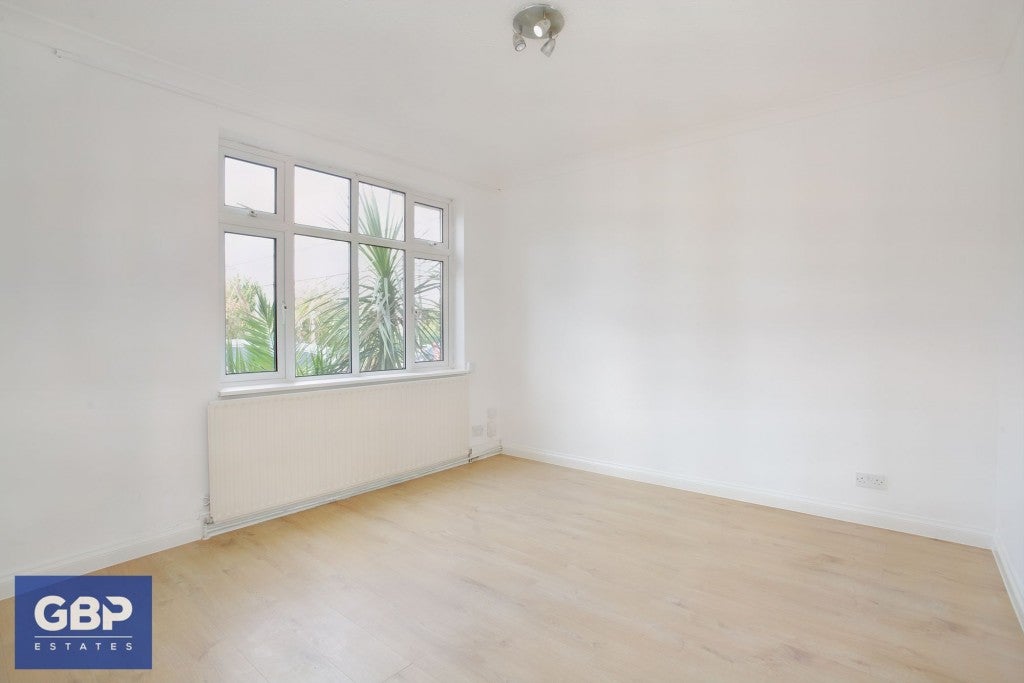Flat Grenfell Avenue in Greater London