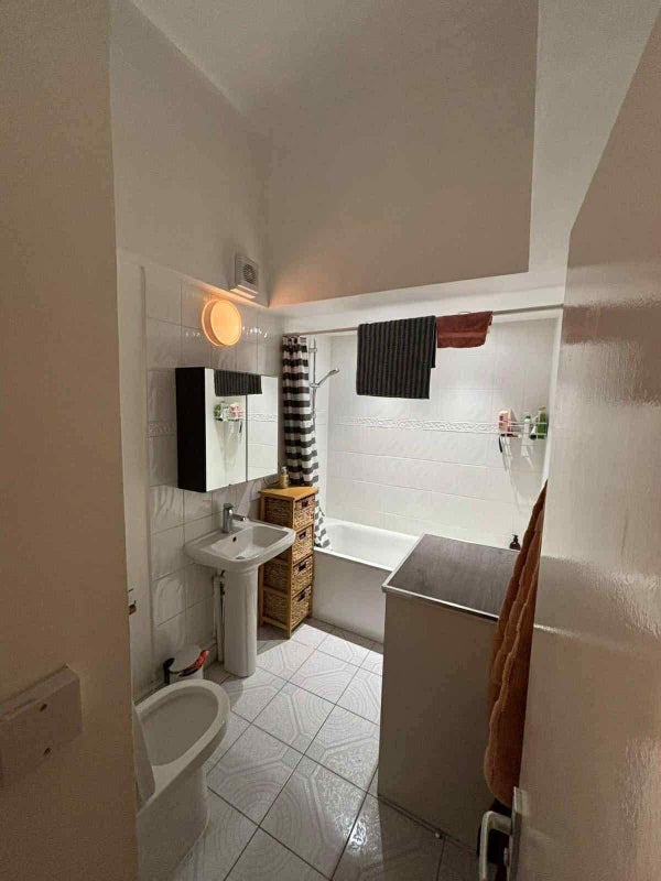 Room Parkholme Road in Greater London