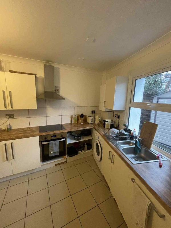 Room Parkholme Road in Greater London