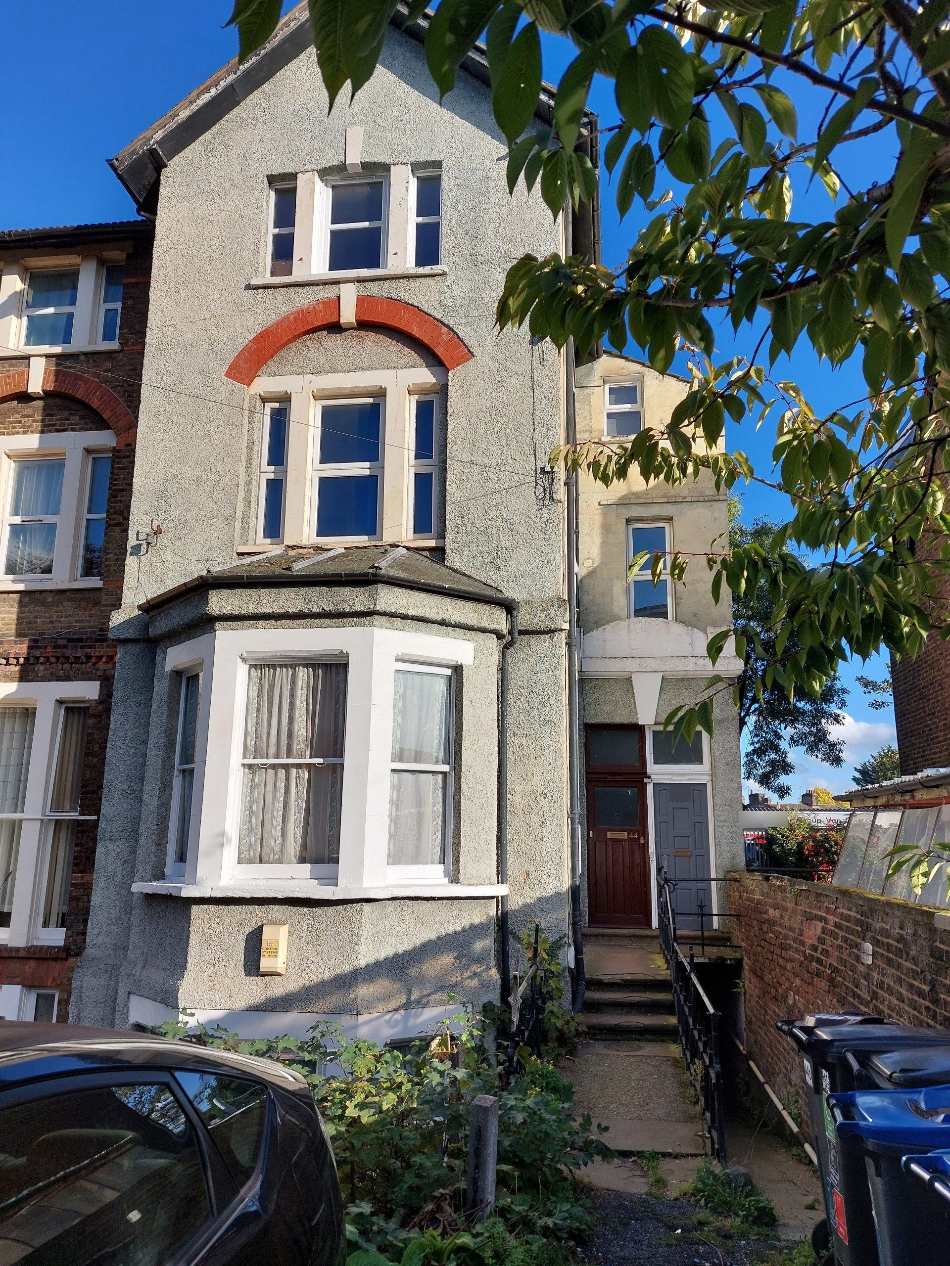 Flat Lansdowne Road in Greater London