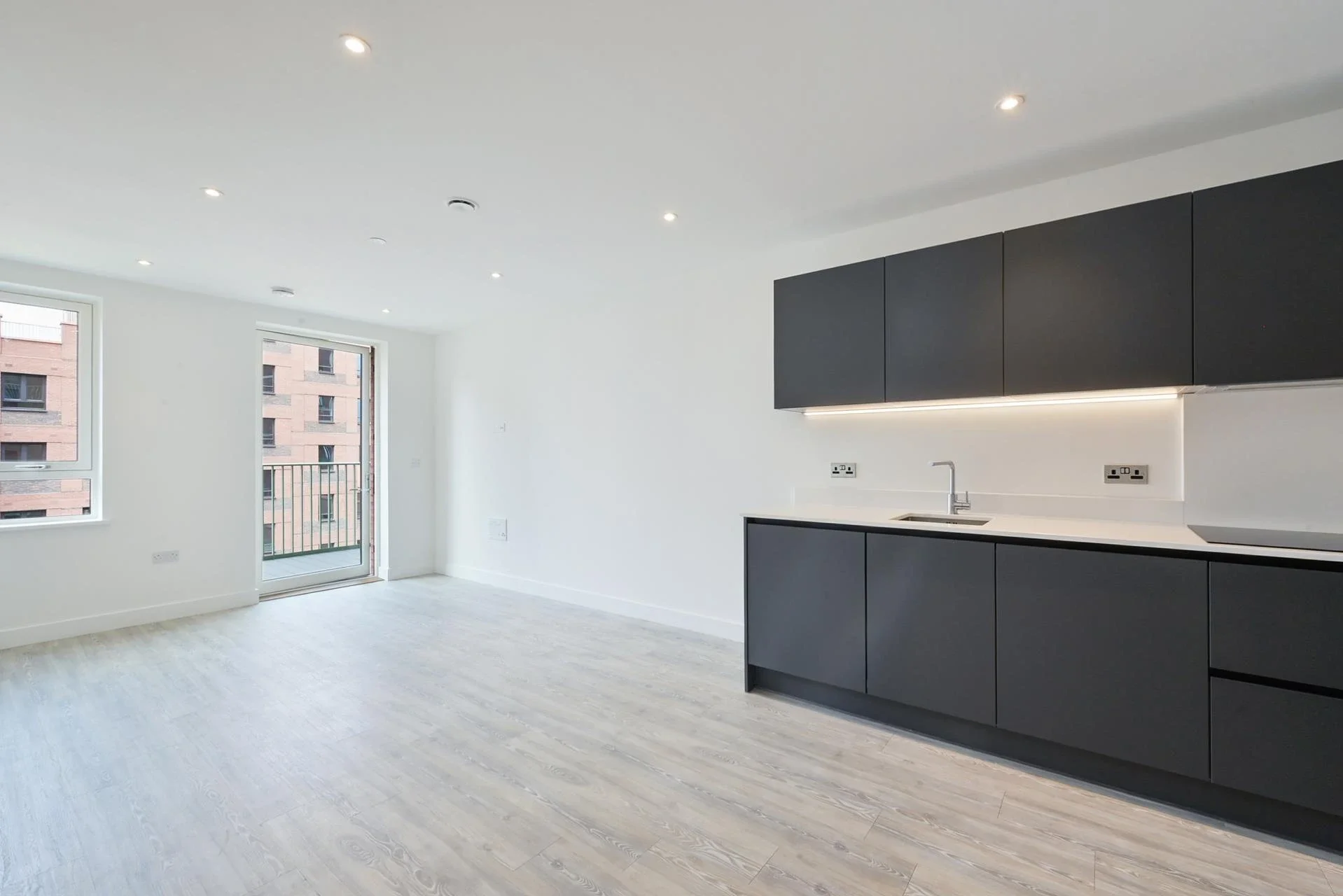 Flat Chequers Lane in Greater London