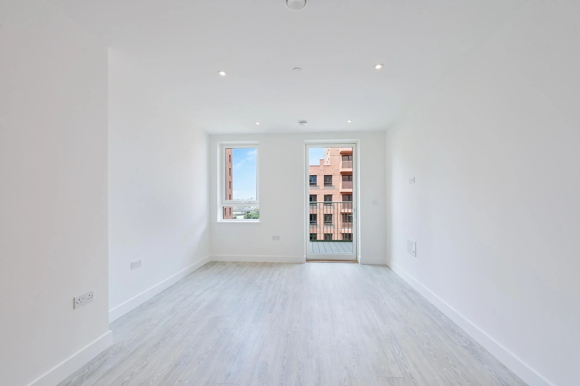 Flat Chequers Lane in Greater London