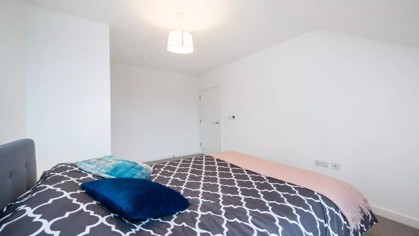 Room Forrester Way in Greater London