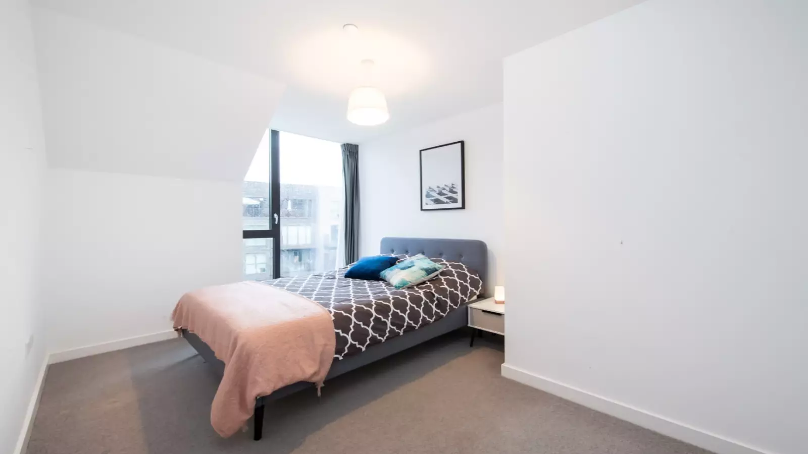 Room Forrester Way in Greater London