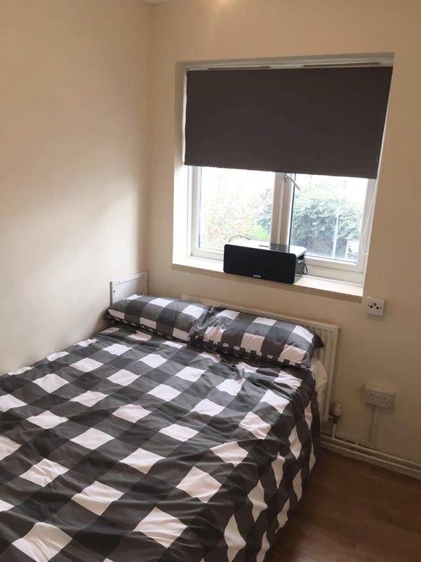 Room Queen Caroline Street in Greater London