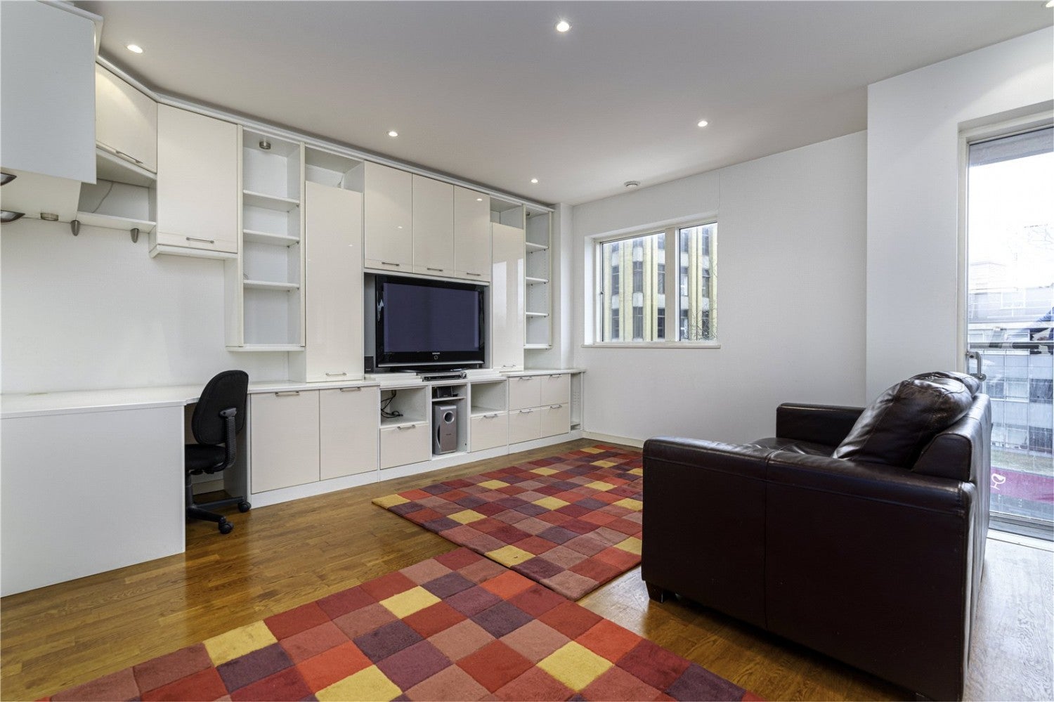 Flat Holloway Road in Greater London