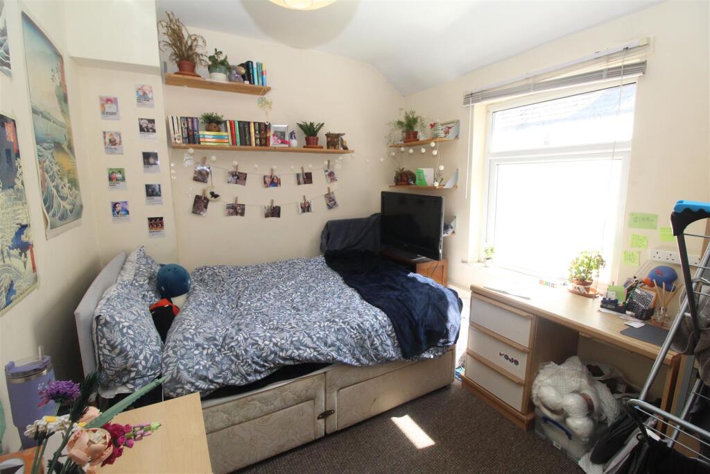 Room Ruthin Gardens in Cardiff