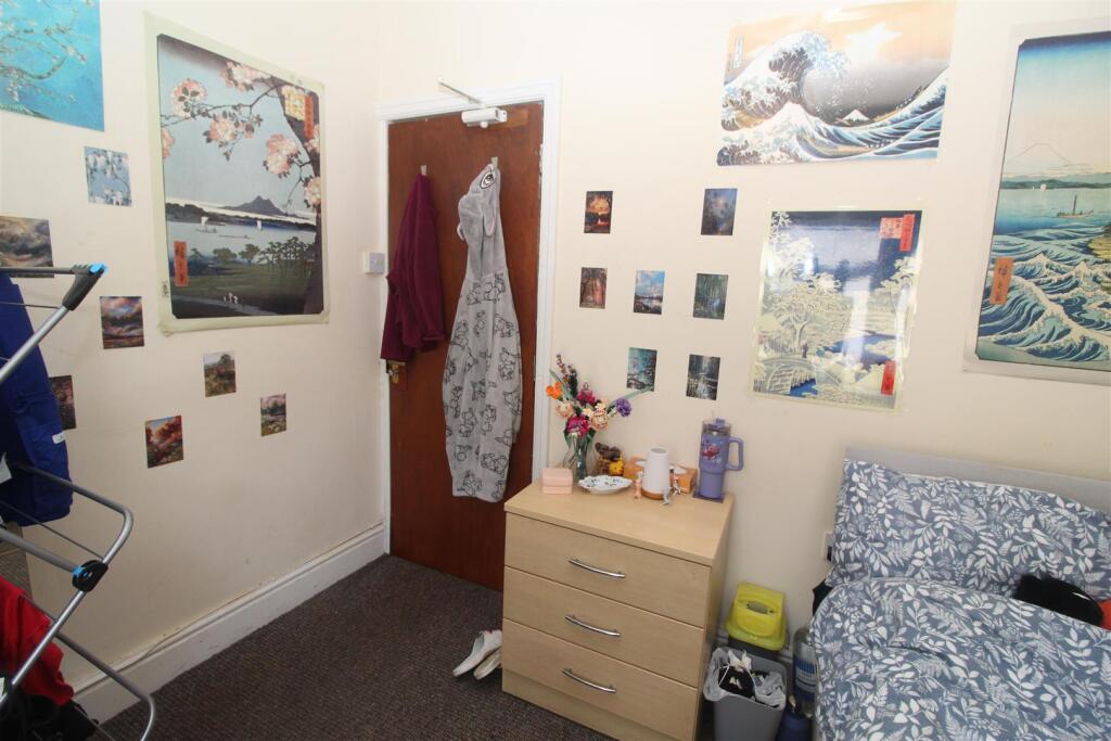 Room Ruthin Gardens in Cardiff