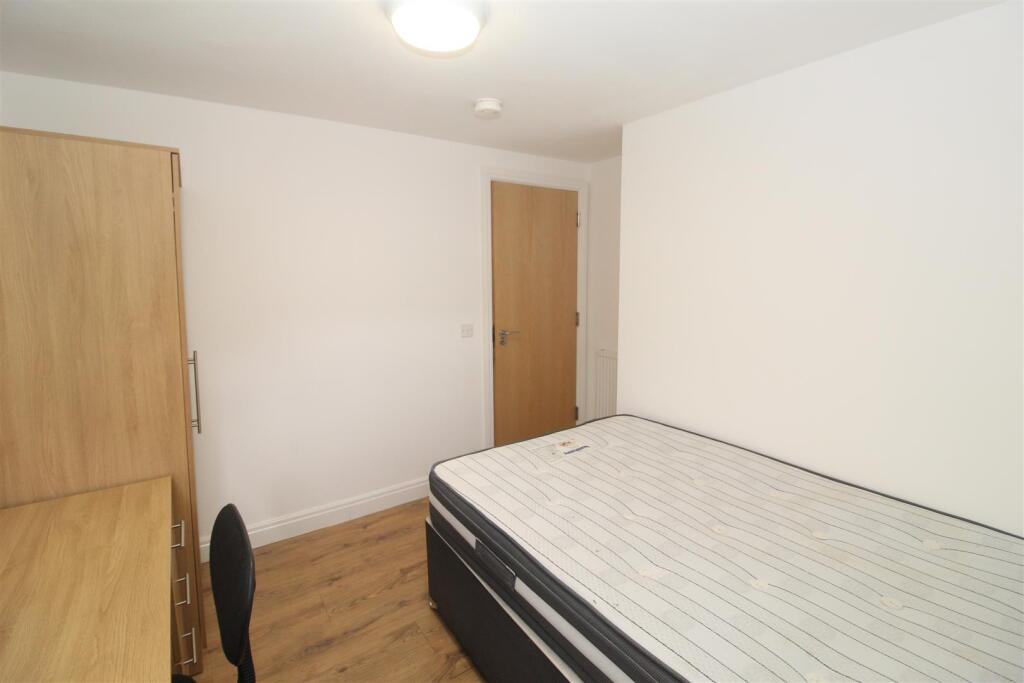 Room Ruthin Gardens in Cardiff