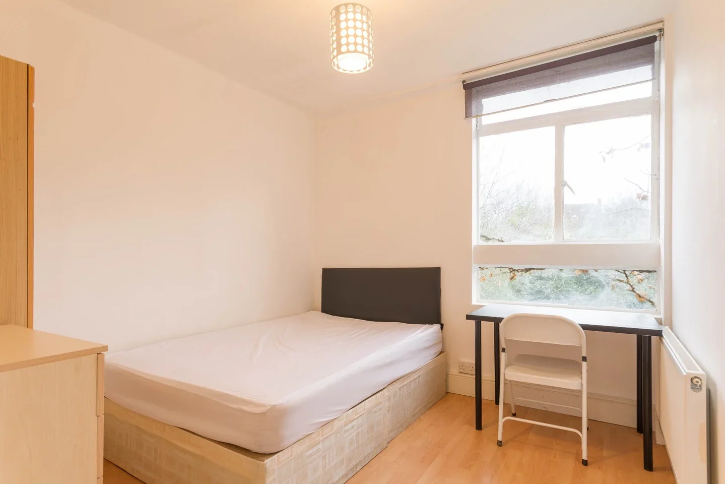 Flat Baroness Road in Greater London