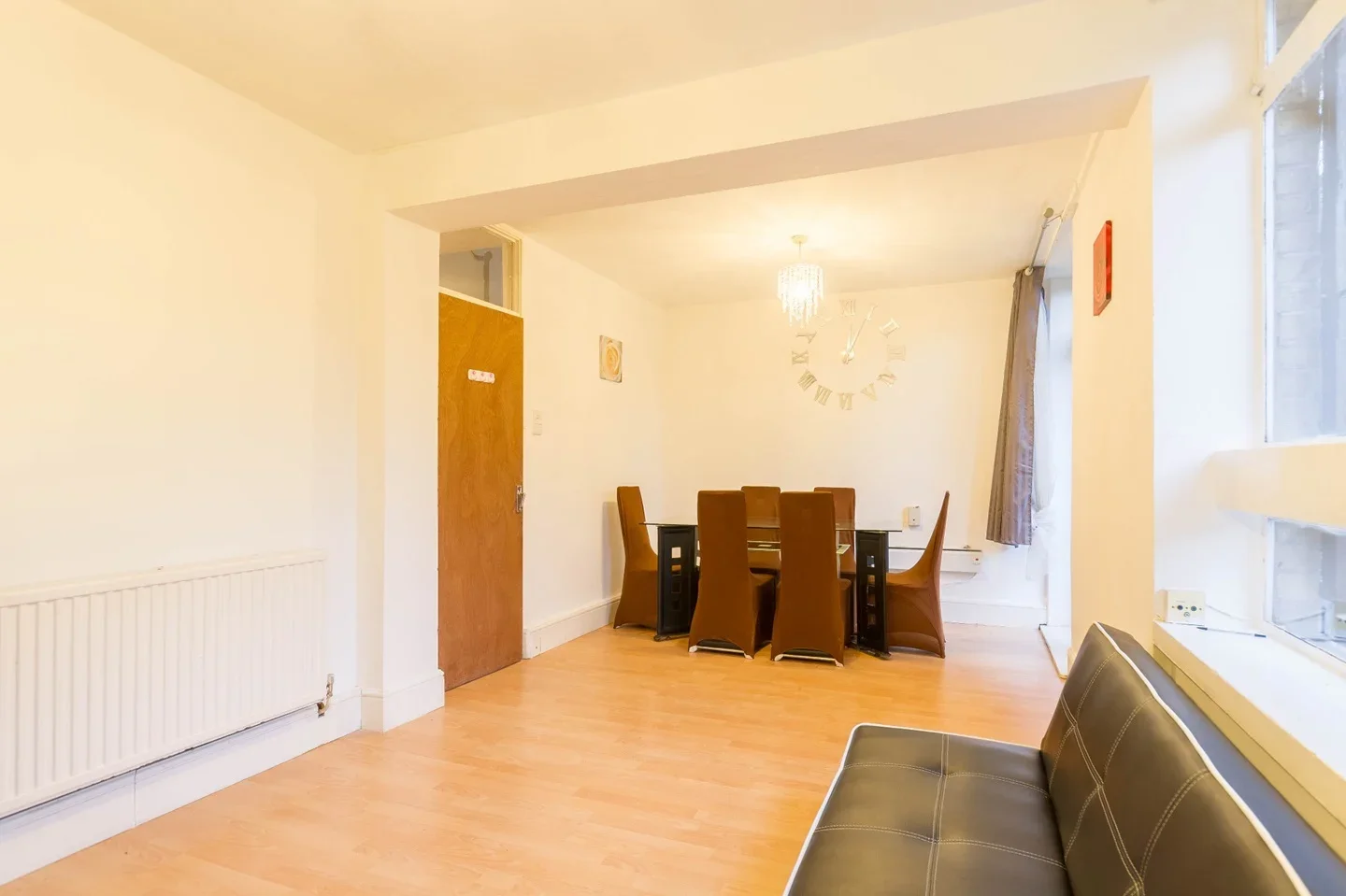 Flat Baroness Road in Greater London