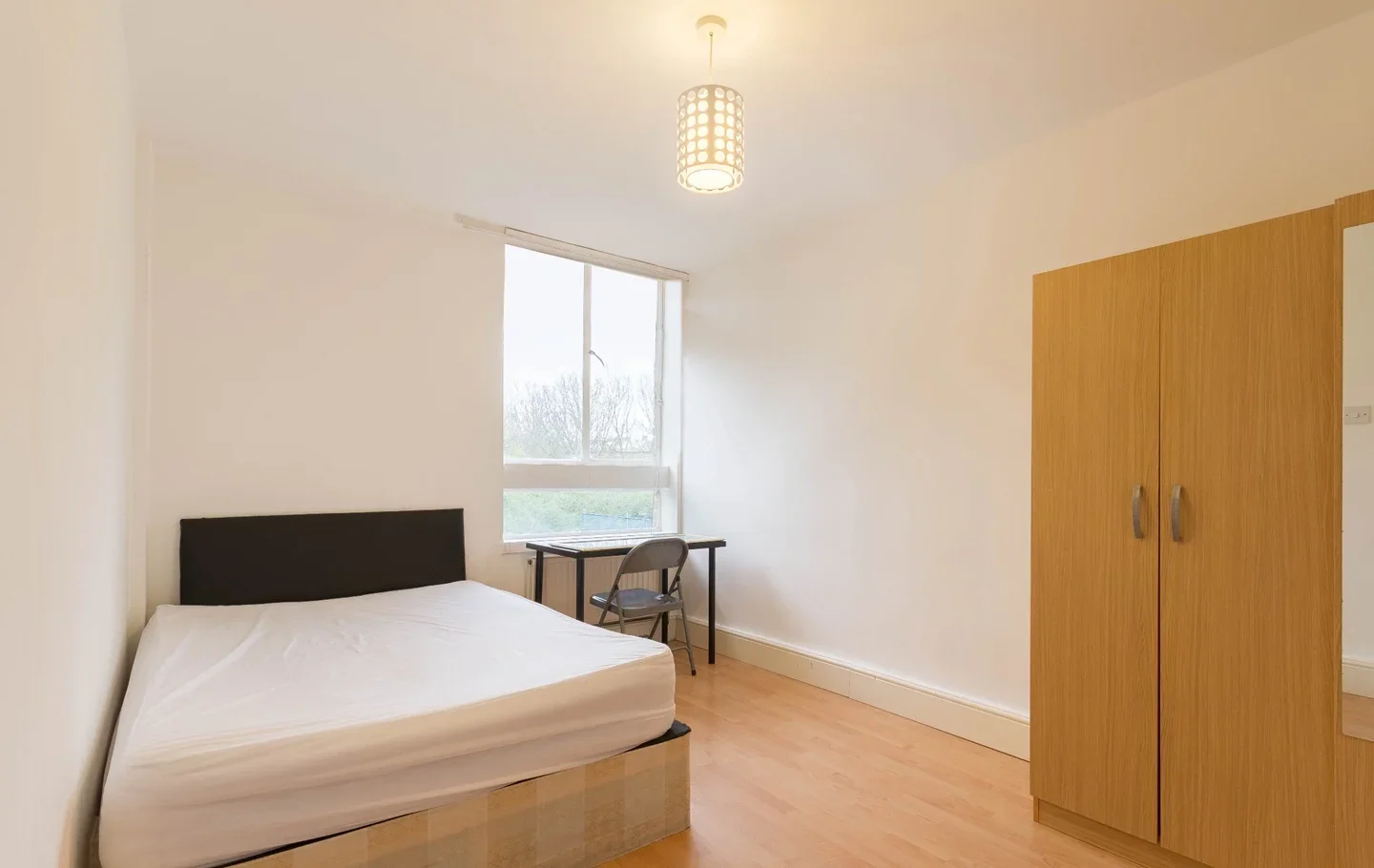 Flat Baroness Road in Greater London