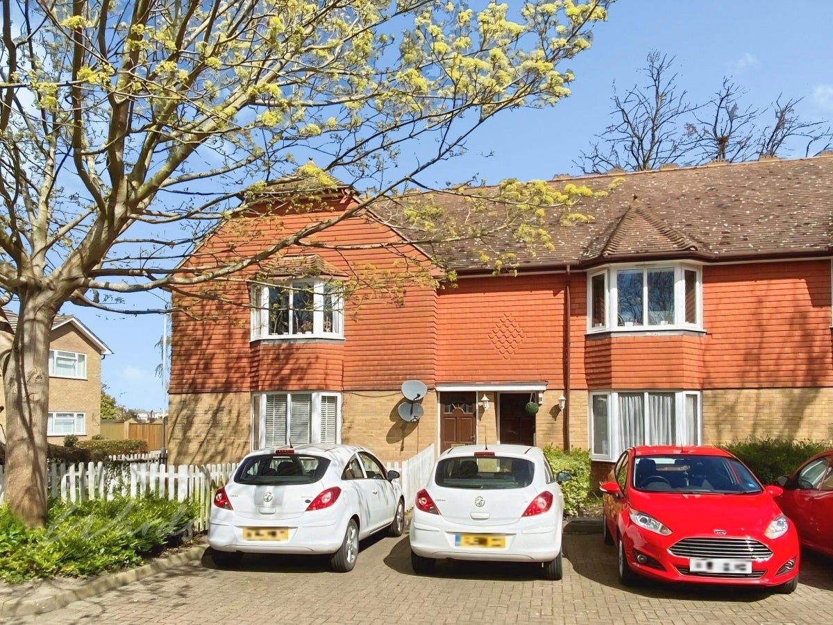 Flat Spillett Close in Borough of Swale