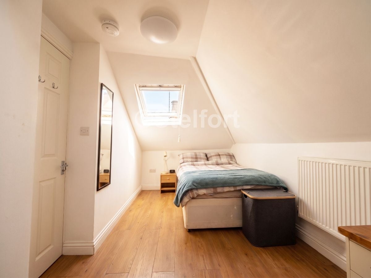 Flat Holloway Road in Greater London