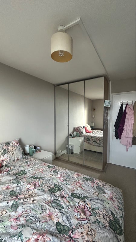 Room Falcon Road in Greater London