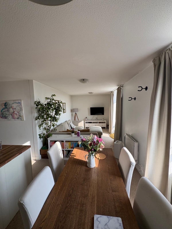 Room Falcon Road in Greater London