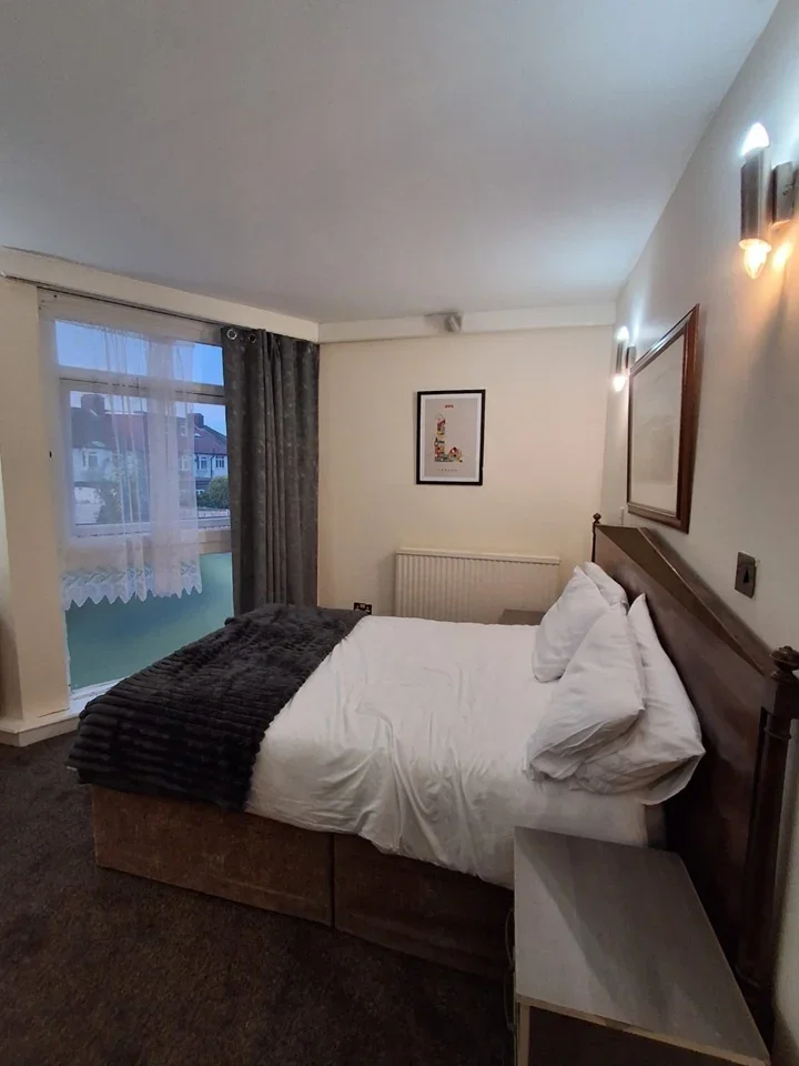 Flat Great West Road in Greater London