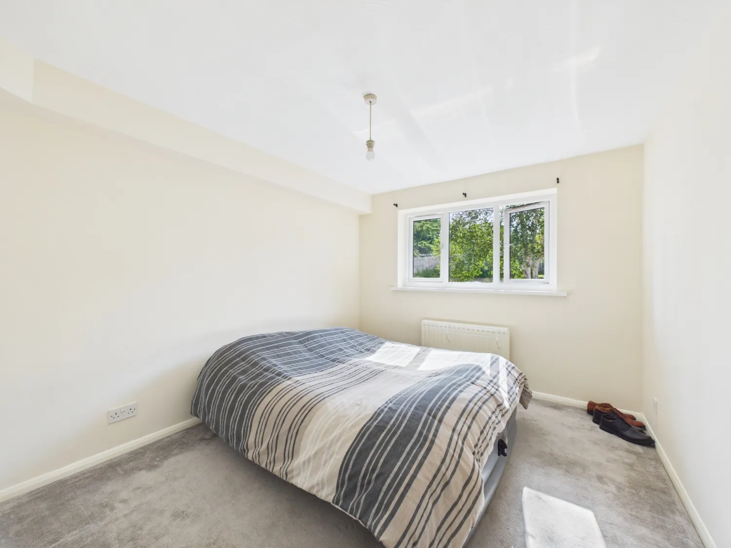Flat Stubbington Avenue in East Hampshire