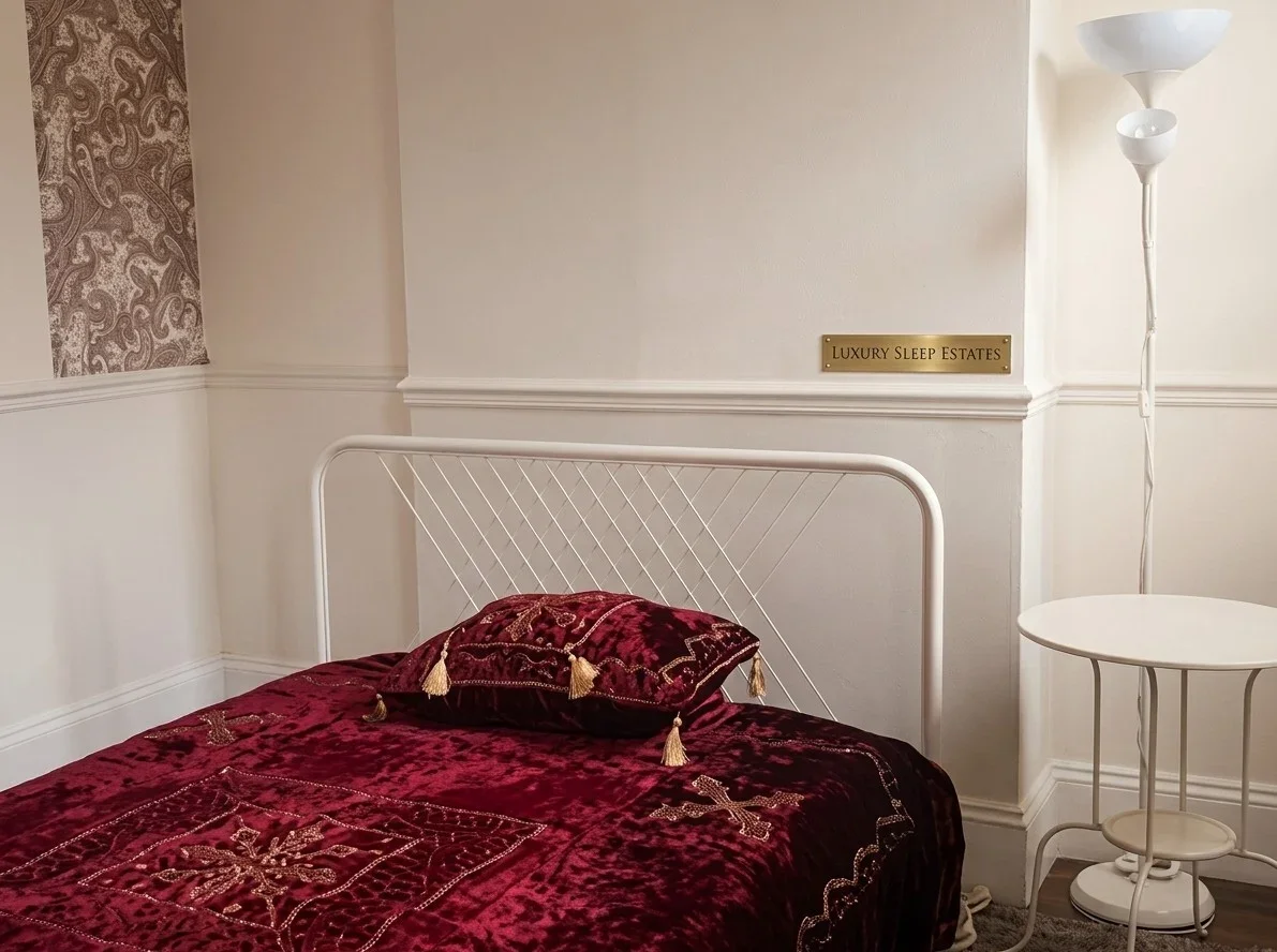 Room Ladysmith Avenue in Greater London