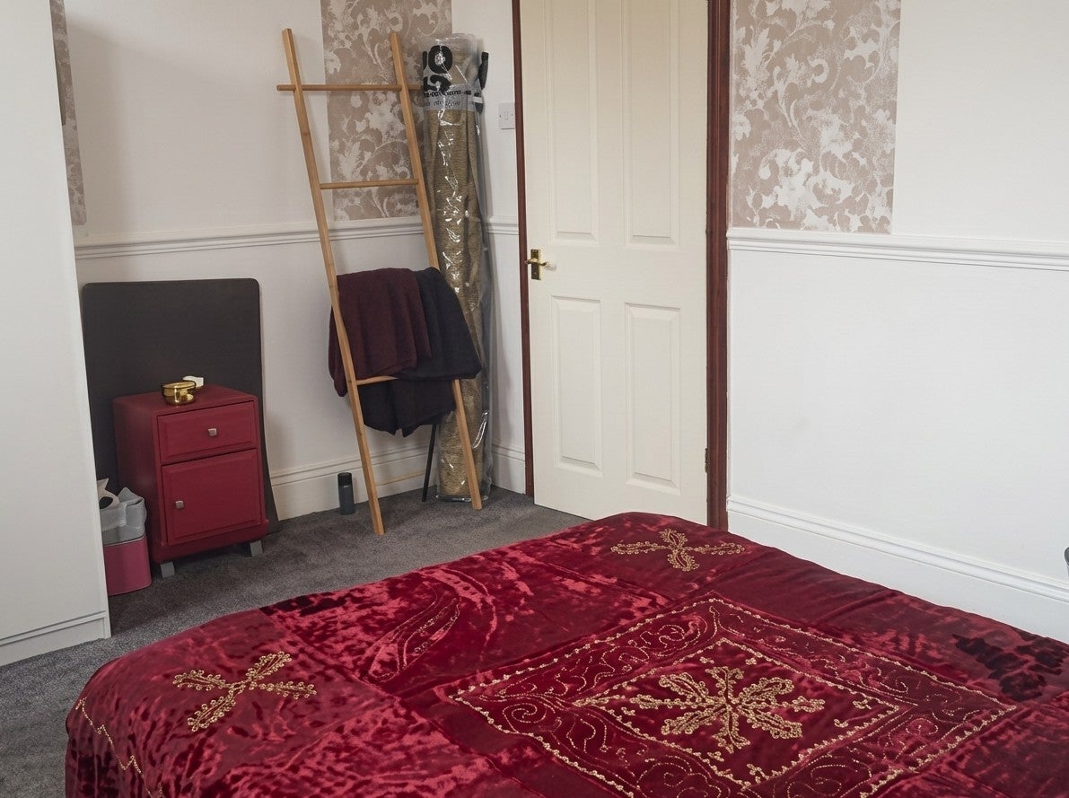 Room Ladysmith Avenue in Greater London