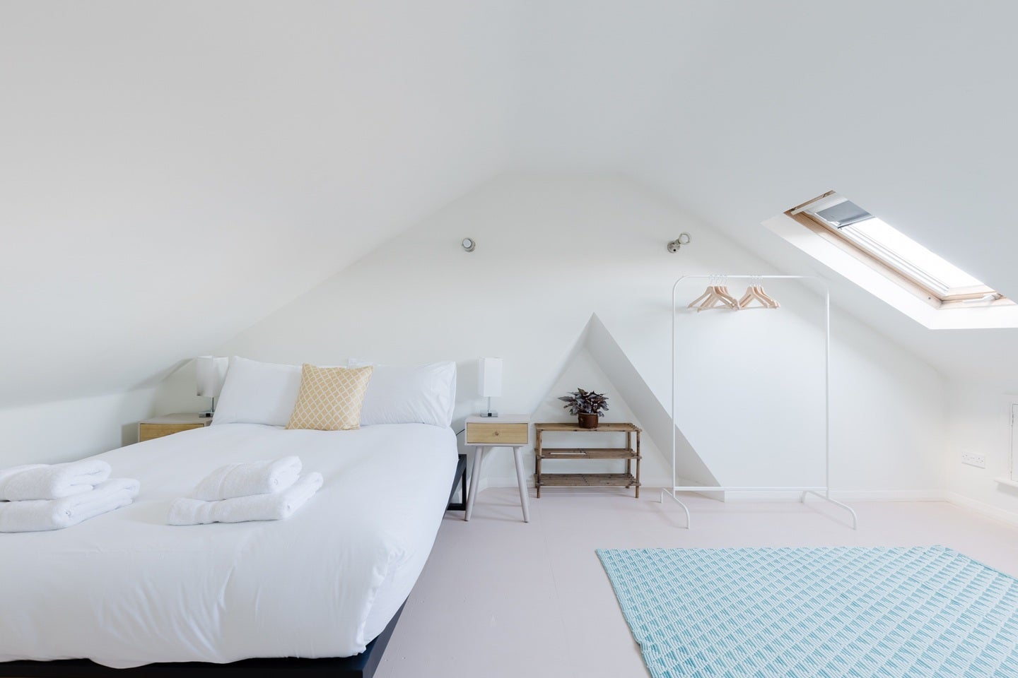 Flat Croxley Road in City of Westminster