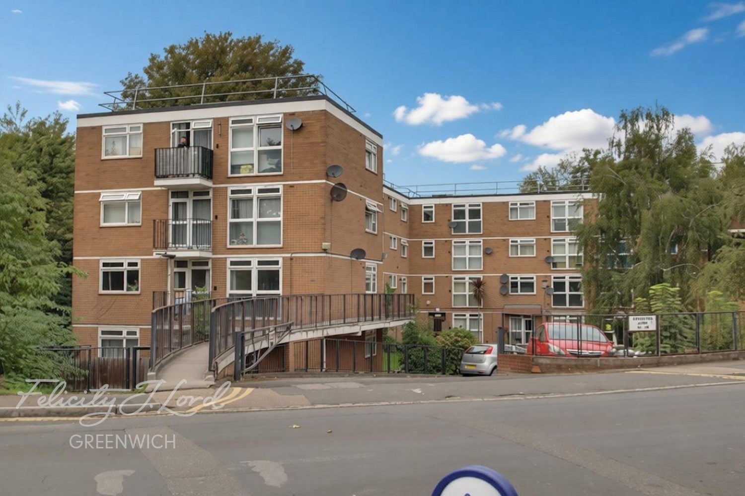 Flat Charlton Lane in Greater London