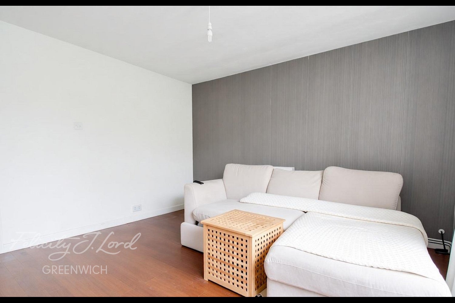 Flat Charlton Lane in Greater London
