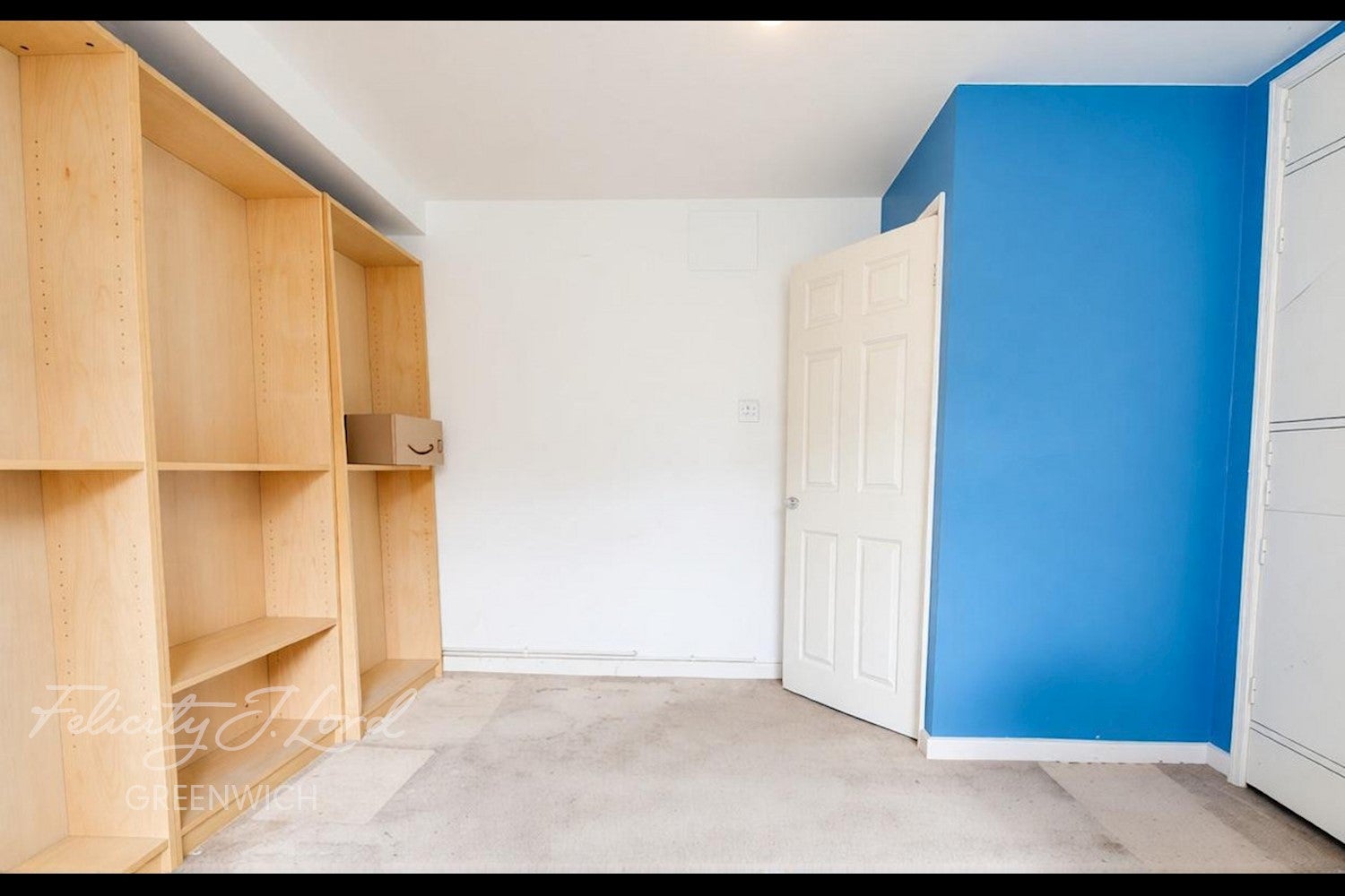 Flat Charlton Lane in Greater London