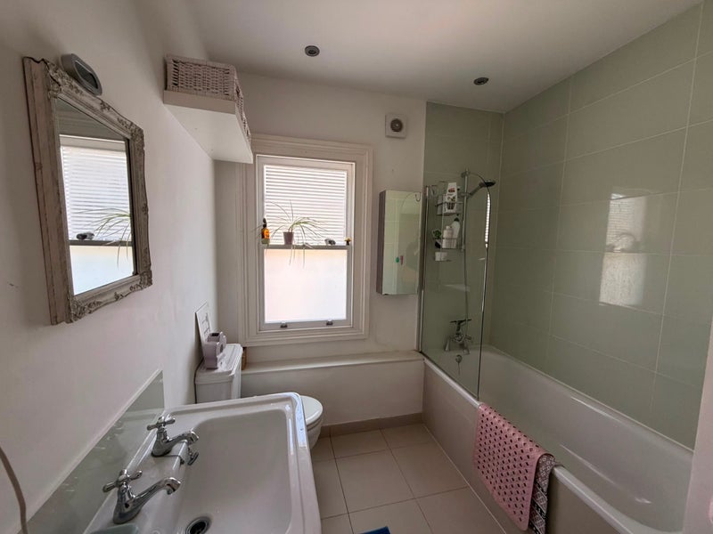 Room Ribblesdale Road in Greater London