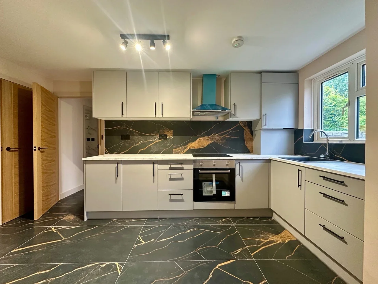 House Victoria Road in Ascot