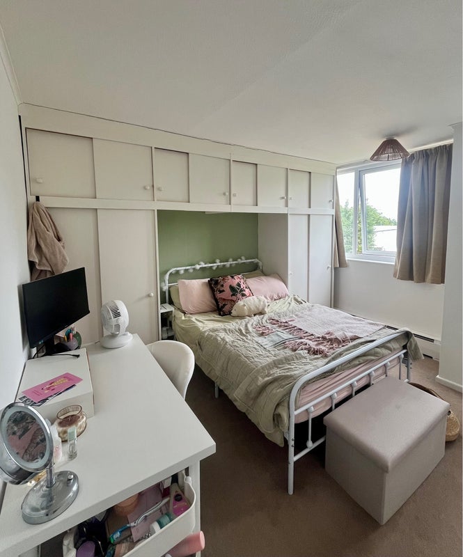Room Hazelwood Road in Bristol