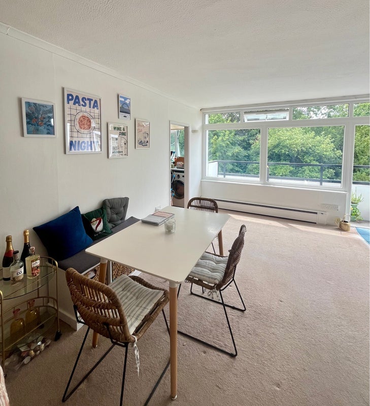 Room Hazelwood Road in Bristol