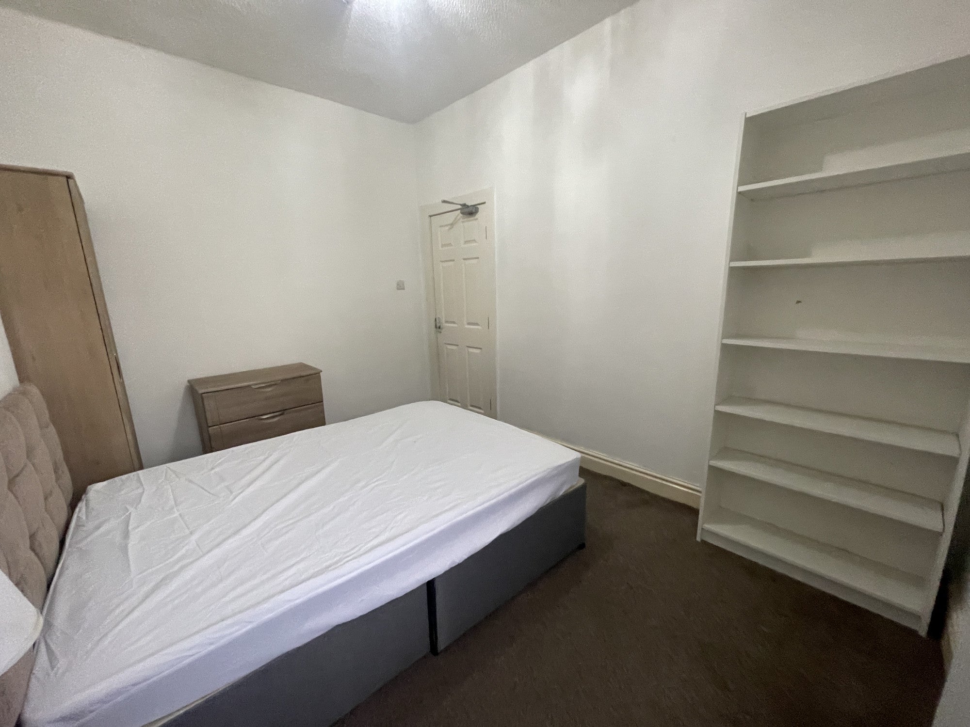 Room Folly Lane in Warrington