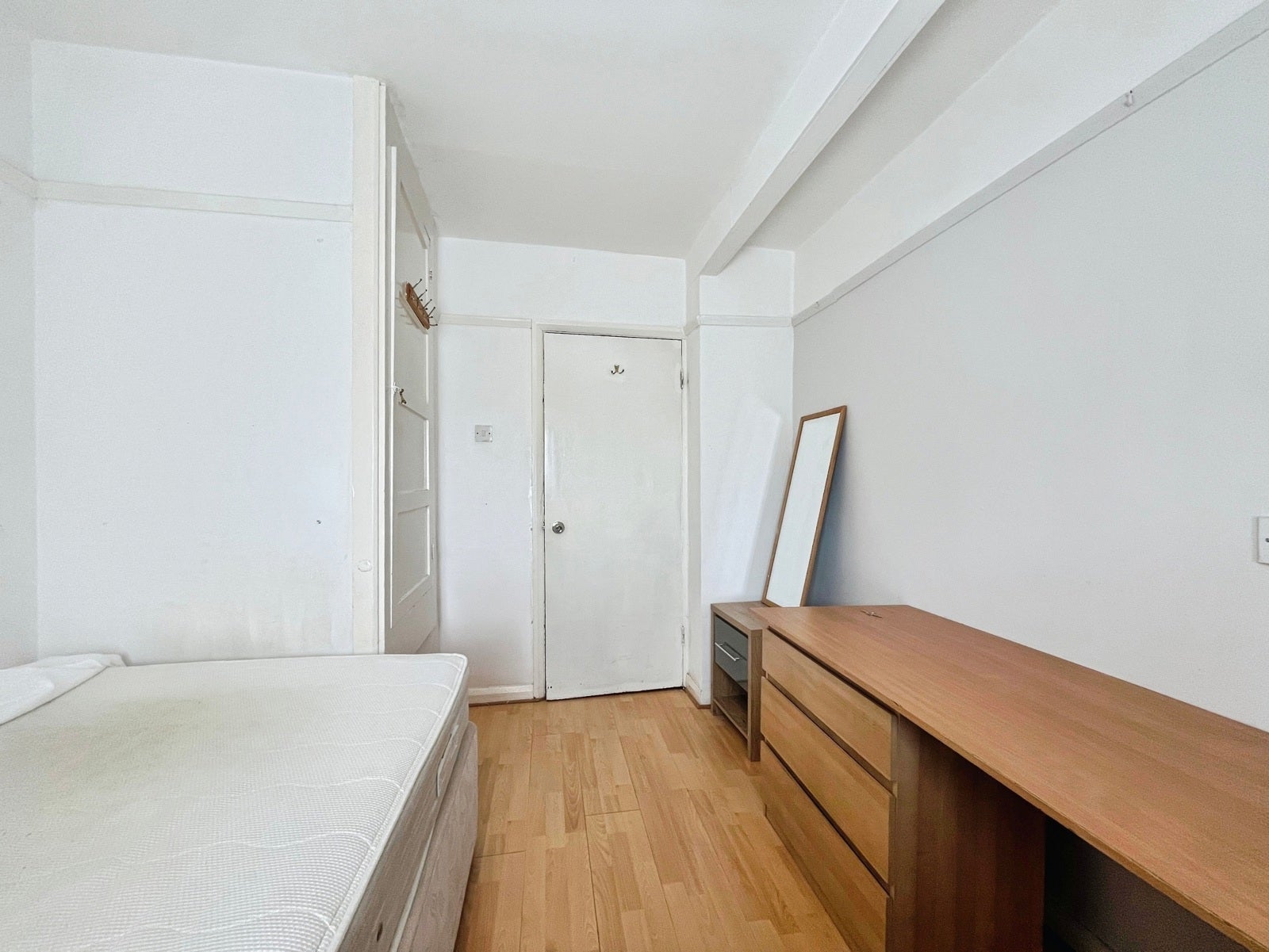 Room Larchwood Drive in Borough of Runnymede