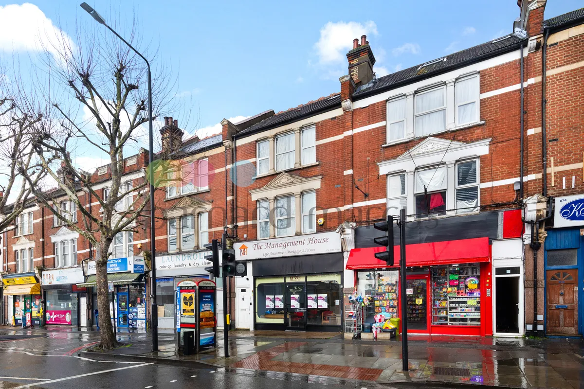 Flat London Road in Greater London
