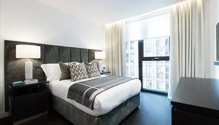 Flat Ponton Road in Greater London
