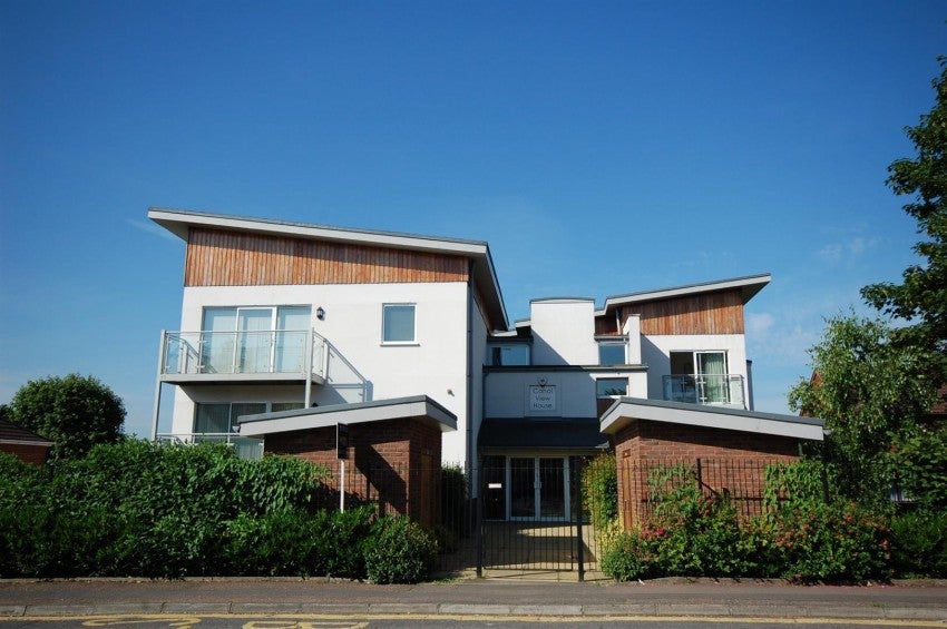 Flat Oram Place in Dacorum
