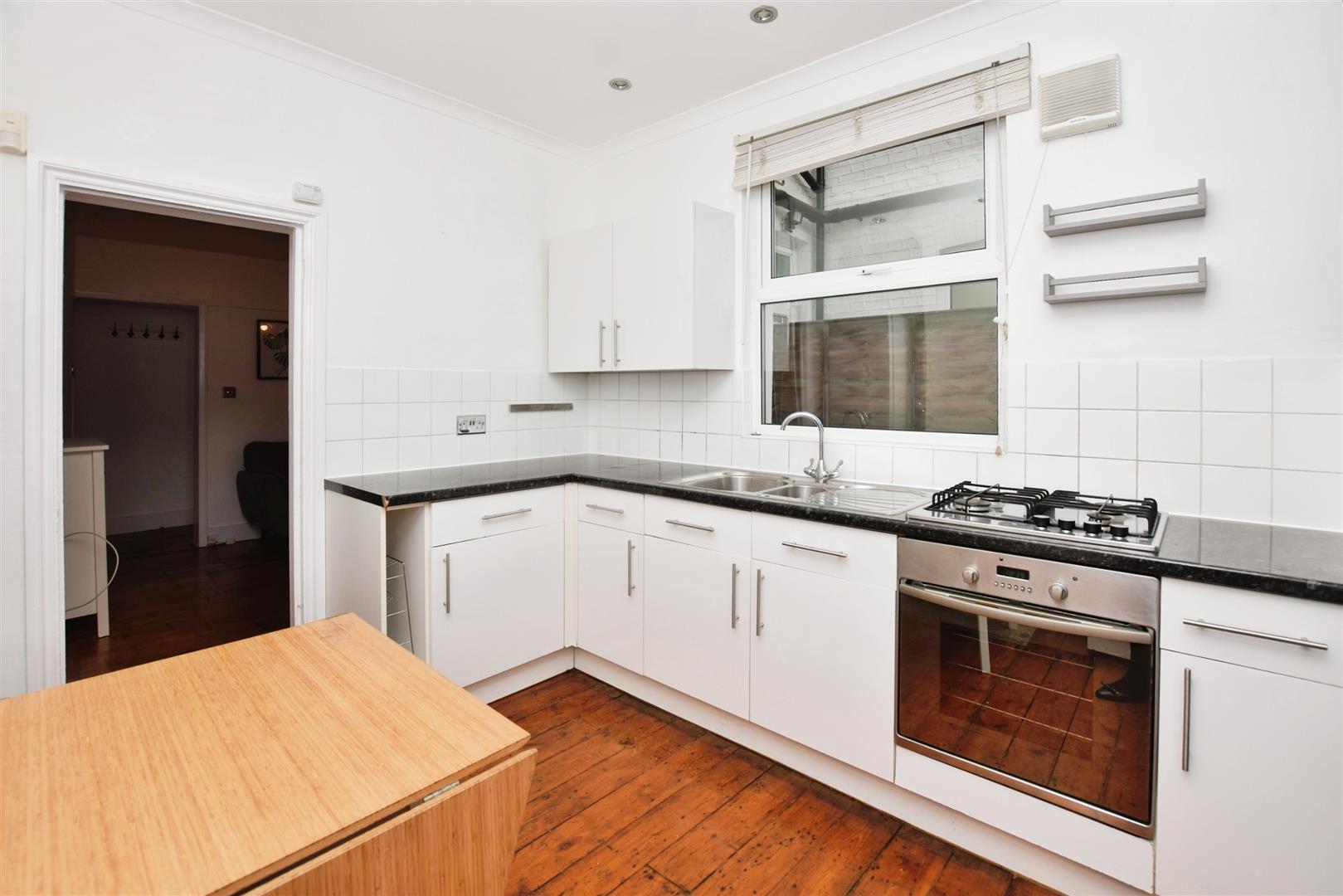 Flat Laburnum Road in Greater London