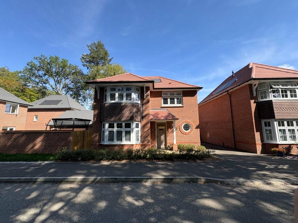 House Vine Close in Rushmoor