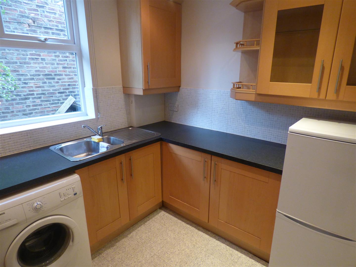 Flat Cresswell Grove in Manchester