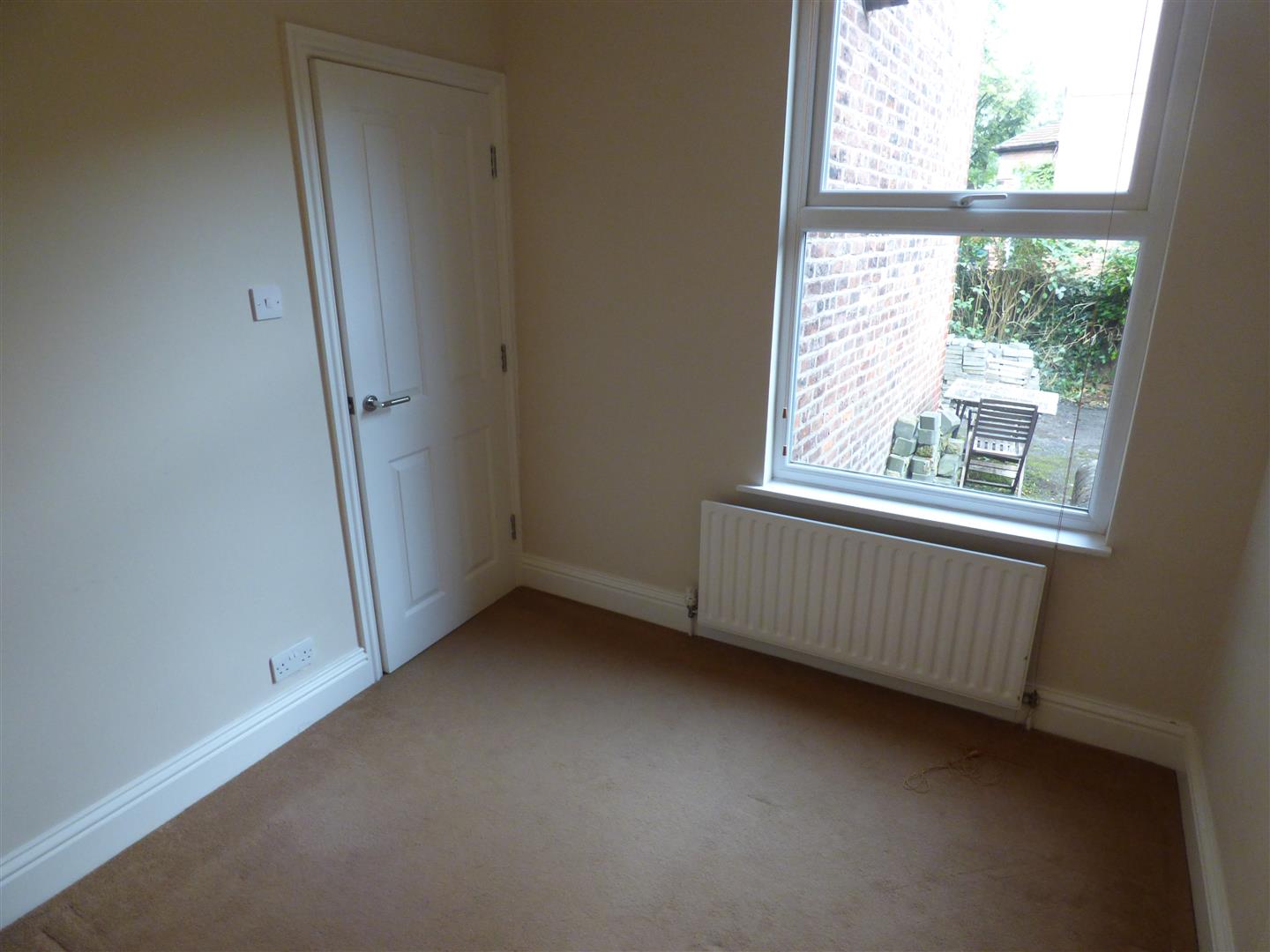 Flat Cresswell Grove in Manchester