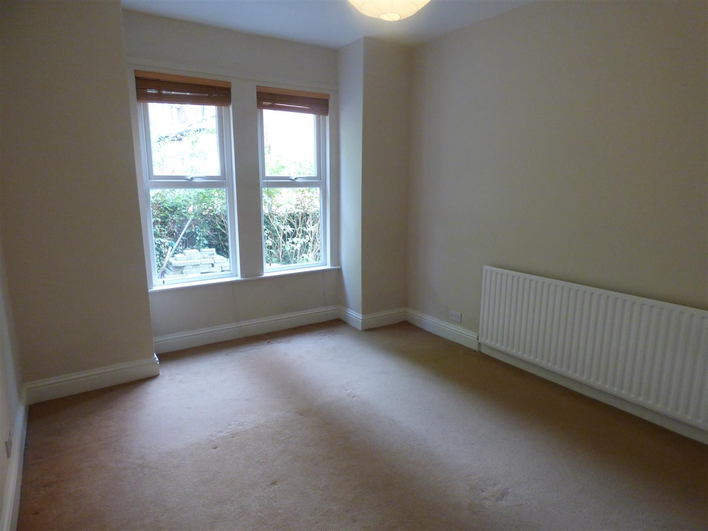 Flat Cresswell Grove in Manchester