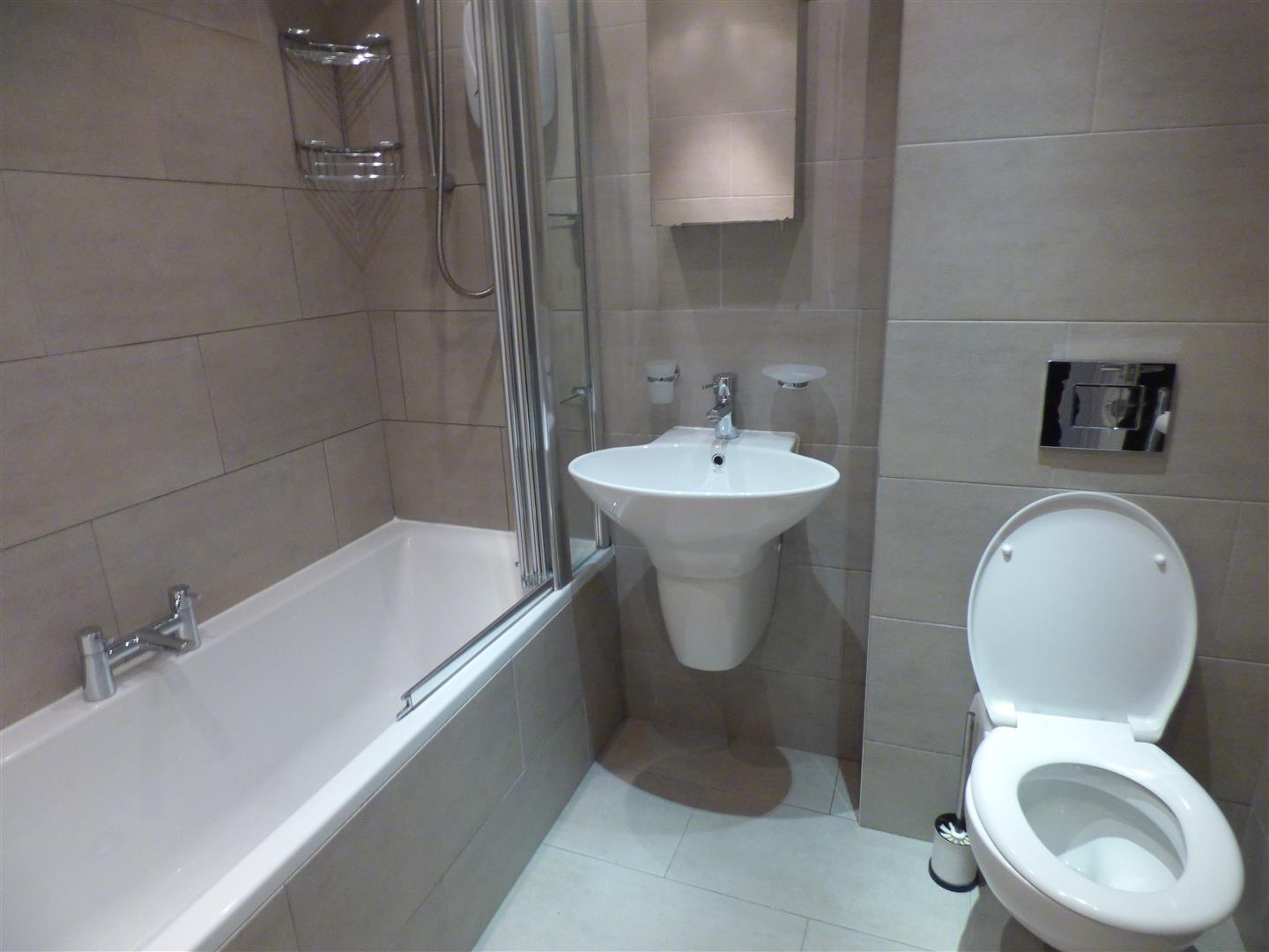 Flat Cresswell Grove in Manchester